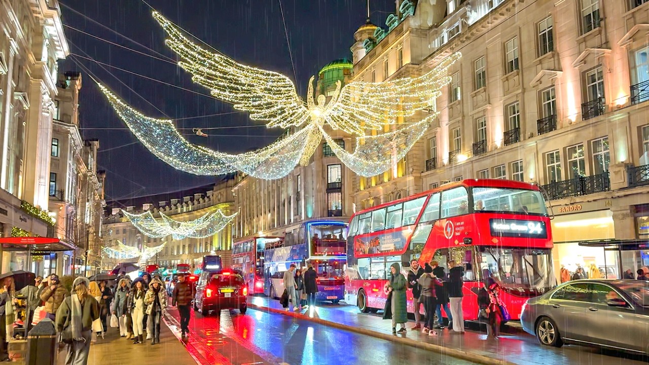 London Rain Walk ☔️ Crowded Oxford Street & Regent Street, Christmas 2024 ✨ 4K HDR