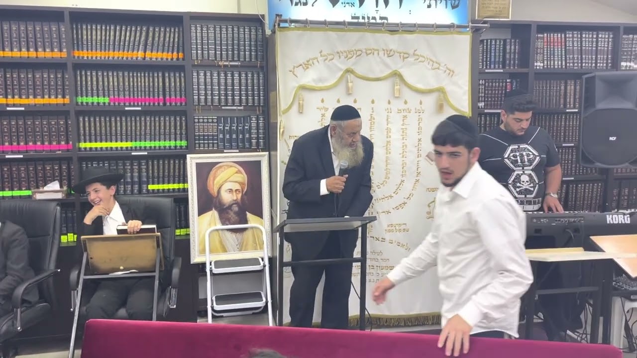 החזן רפאל קצב מפתיע ושר לאחר הפסקה