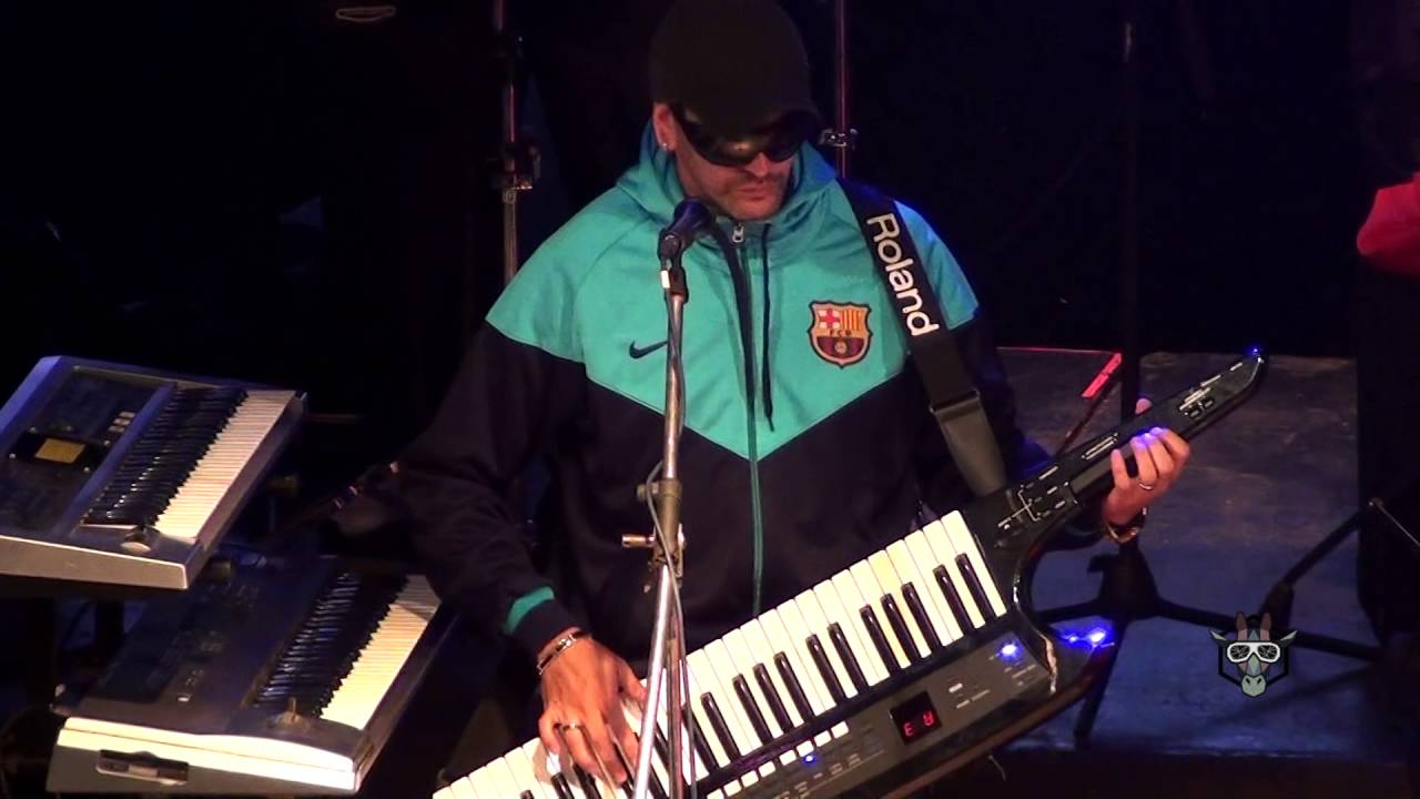 Que calor / Llegamos los pibes chorros - Ariel 