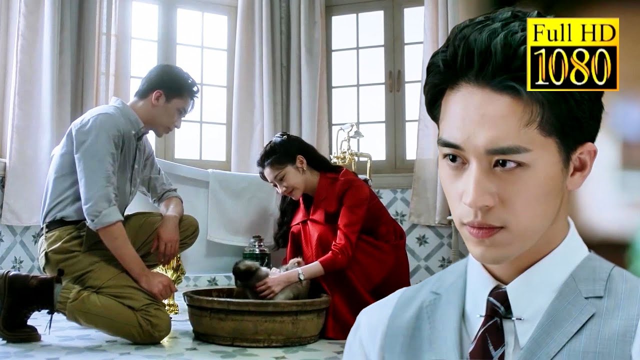 ✨灰姑娘为她们的孩子洗澡，富少也脱光衣服加入进来，一家三口场面不要太温馨！✨#流光之城 #CityofStreamer #景甜 #许魏洲 #chinesedrama