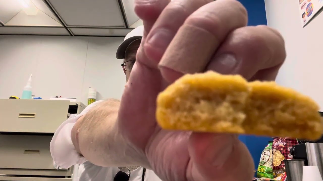 Mott&rsquo;s Banana Streusel Flavored Soft Baked Bars (New) # The Beer Review Guy