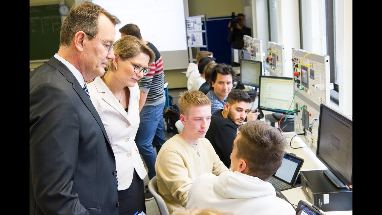 Gut vorbereitet in die Zukunft: BASF stärkt Digitalisierung an berufsbildenden Schulen