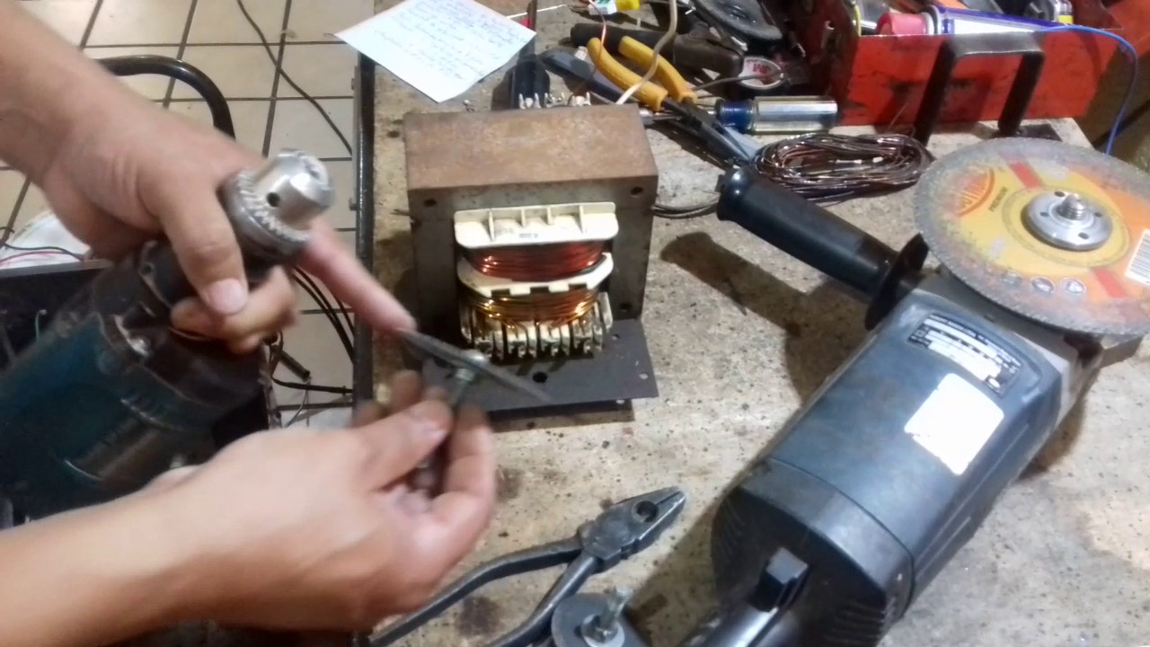 REPARACIÓN CARGADOR DE BATERIAS AUTOMOTRICES  SCHUMACHER SE-2352 1/2