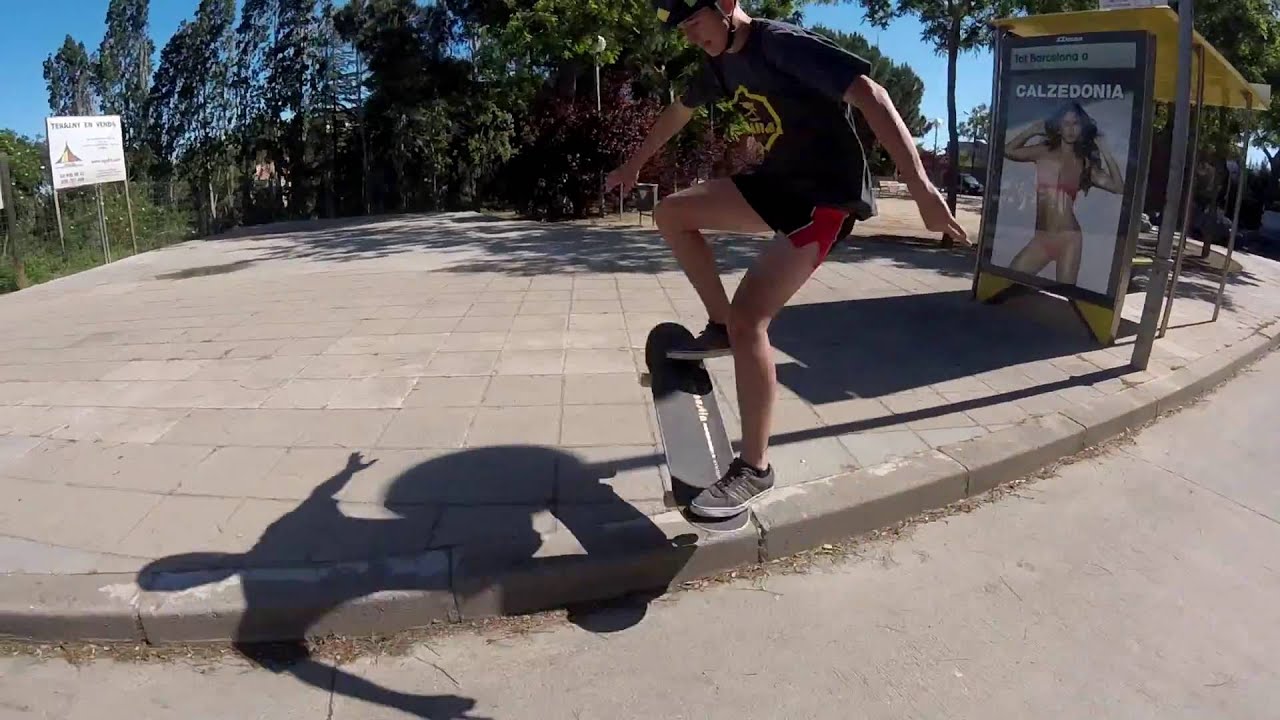 Skating in Valvidrera / Loaded Overland & Yoface 35