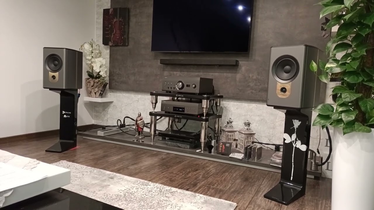 Audiosolutions Figaro BL2       Denon 110 Anniversary