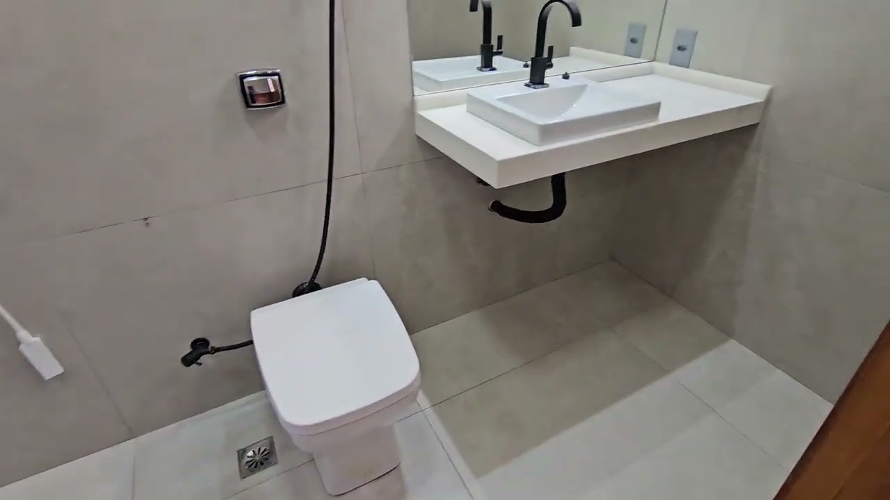 Apto. de 04 quartos com 123m², 01 suítes, 02 vagas em linha na Rua do Ouro