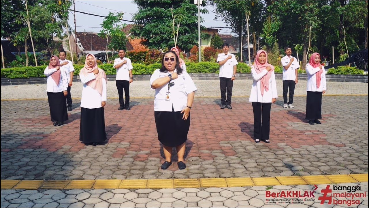 Yel-yel ASN BerAKHLAK Dinas Pendidikan Kota Surakarta
