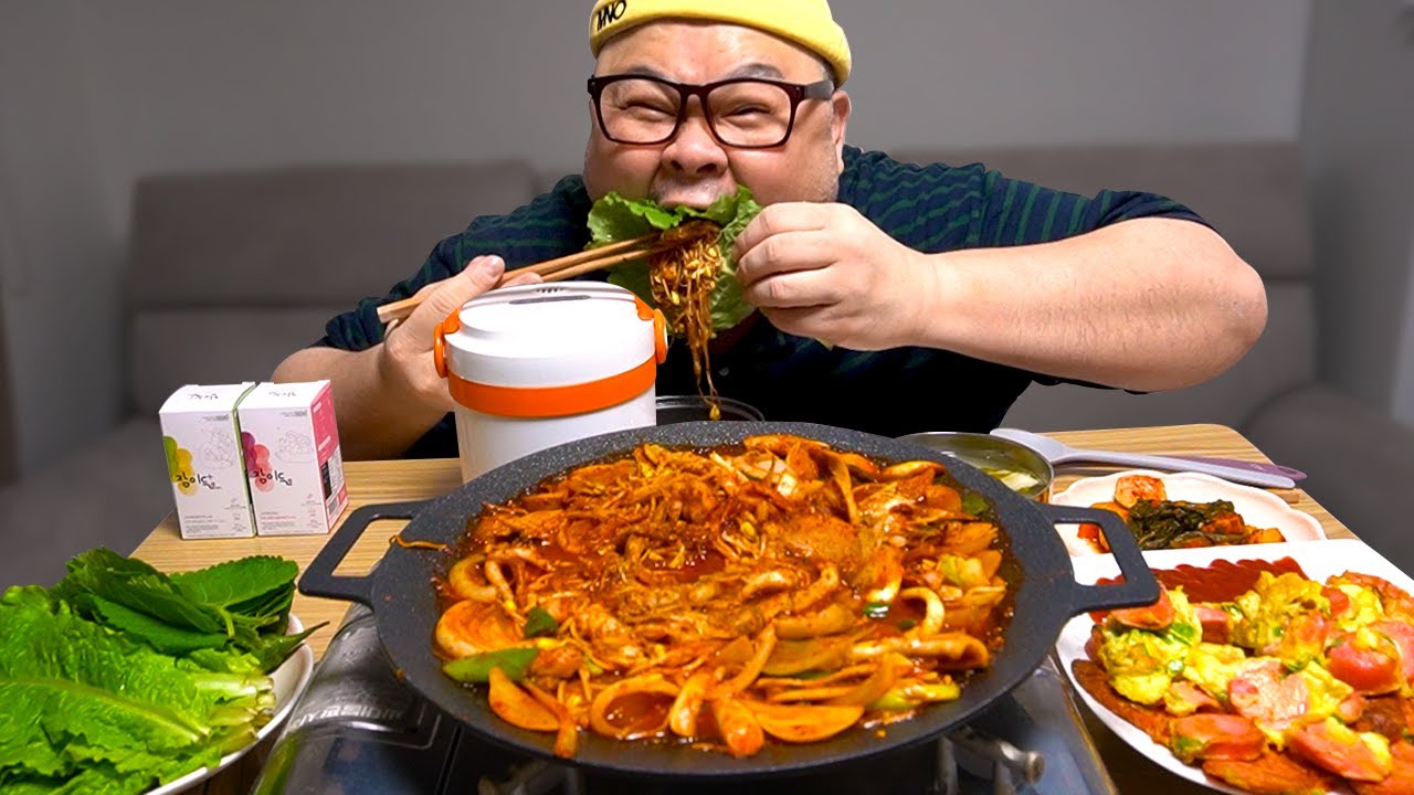 땀이 흘러서 모자씁니다.매콤한 오징어볶음으로 버텨버리기! │Spicy Stir-fried Squid Mukbang Eatingshow