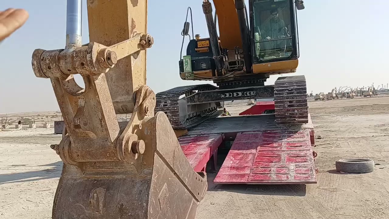 #UNLOADING EXCAVATOR 232