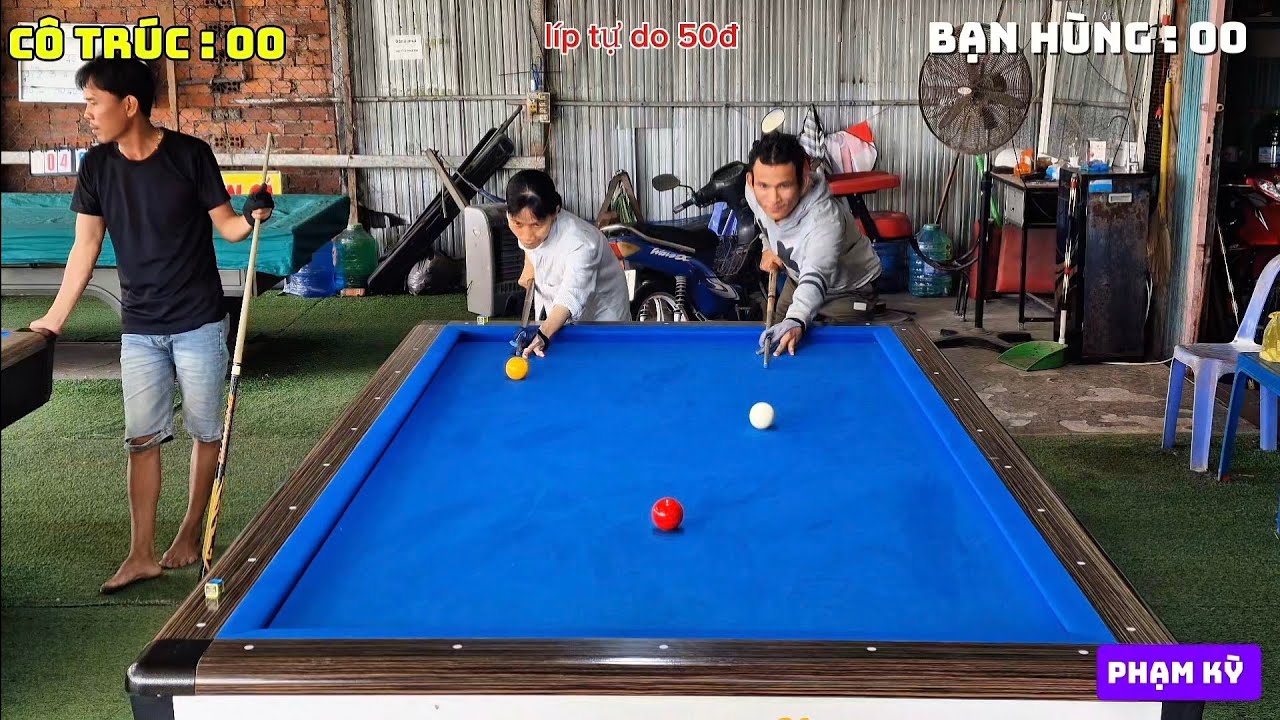Sét đấu lên bờ xuống ruộng giữa cô và bạn Hùng 