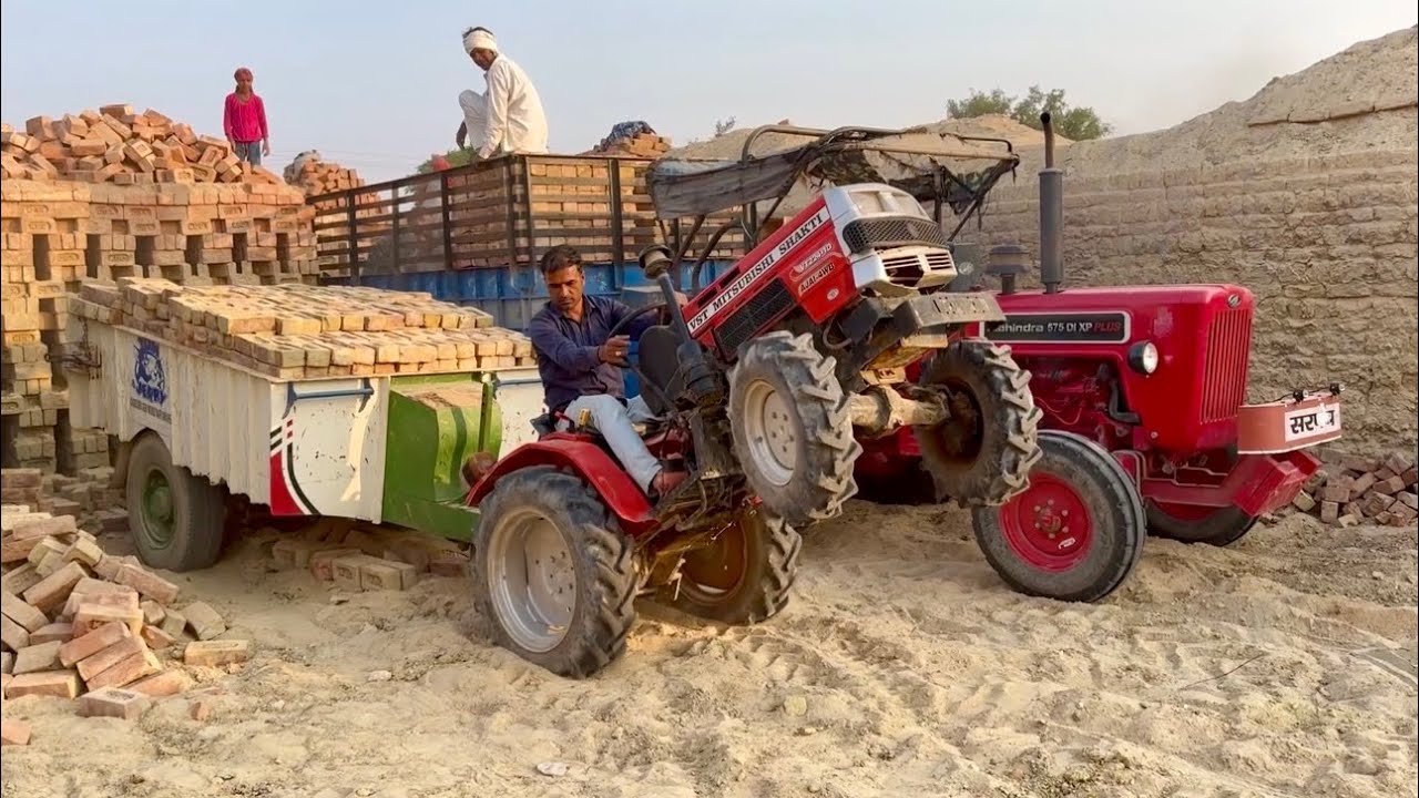 VST Shakti VT 224 1D Ajai 4Wd Mini Tractor loading in Bricks
