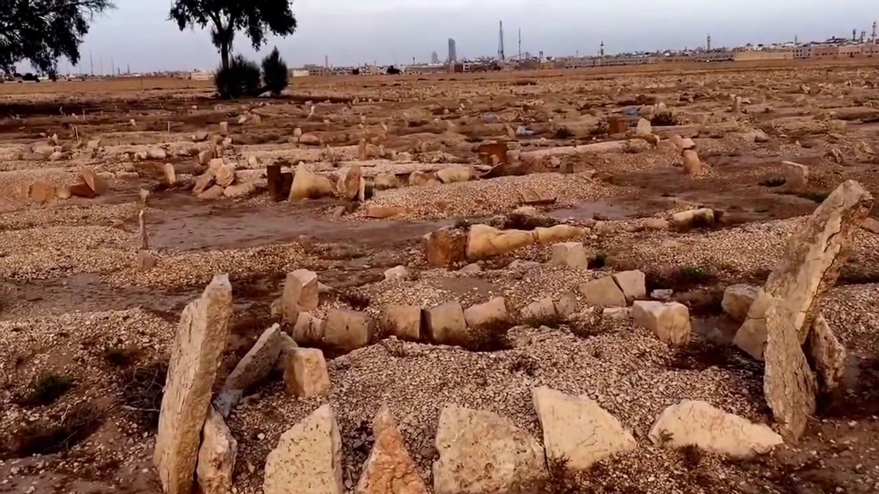 شاهدوا لأول مرة قبر الملك عبدالعزيز ..في مقبرة العود
