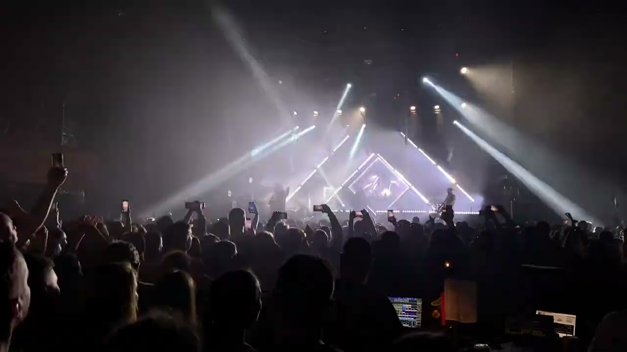 Live BASE - Москва 06.12.2025 - Нейромонах Феофан «Небо»