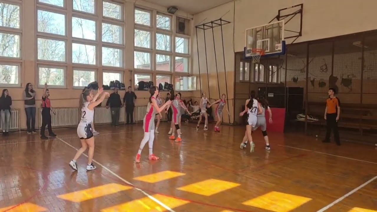 live KŽK Partizan 1953 (3) vs ŽKK Flash (pionirke) 61:31