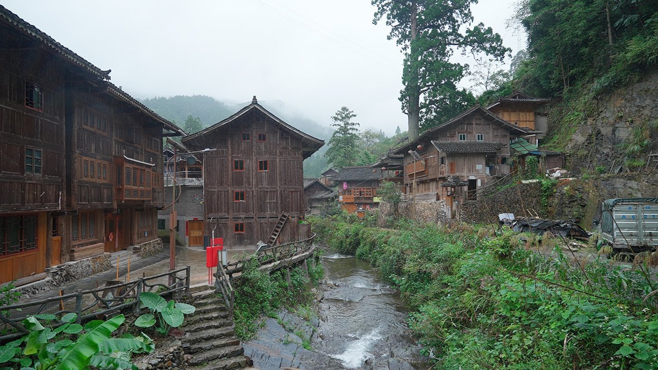 China traditional village walk｜Beautiful and peaceful mountain village in the rain｜Getou, Guizhou・4K