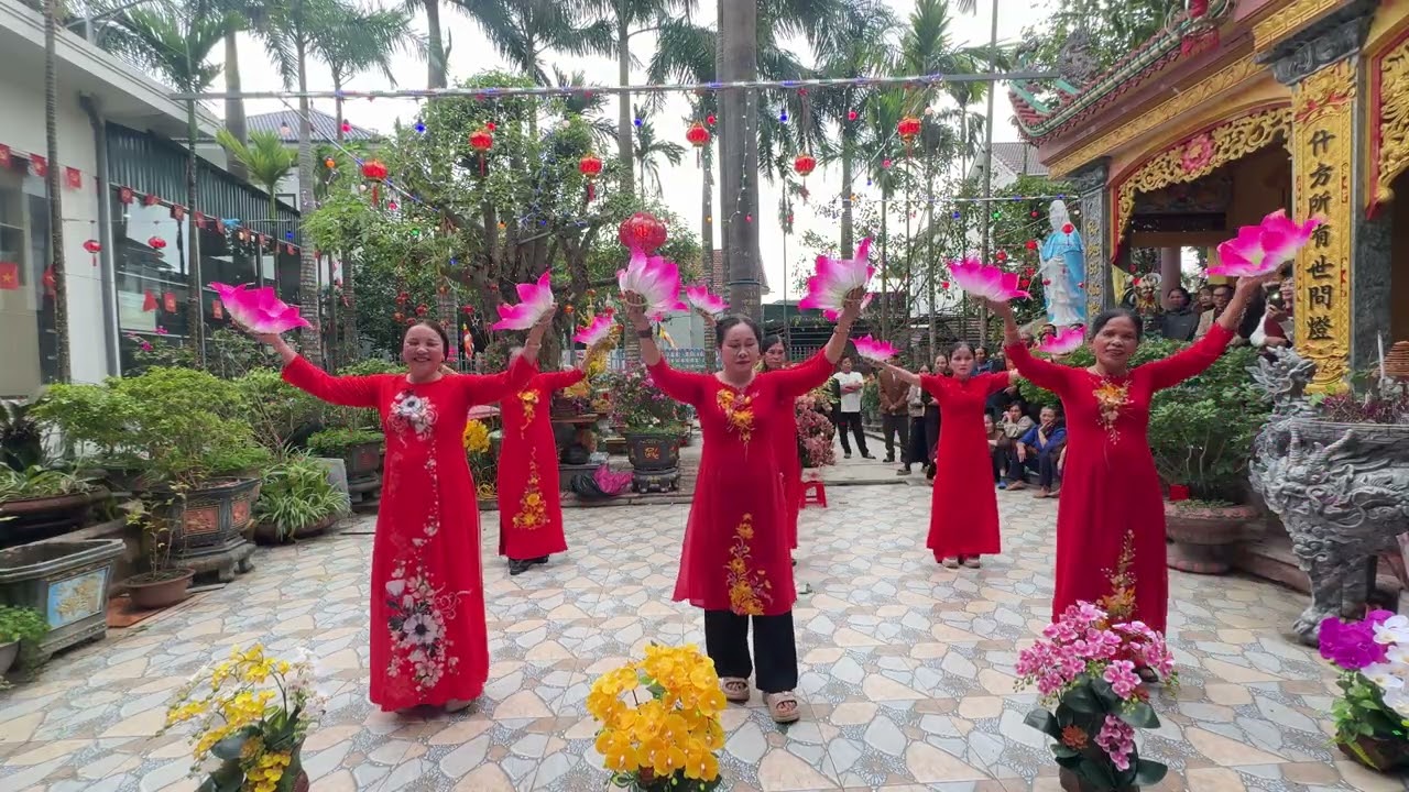 phật ở trong ta     Đội múa quỳnh thọ biểu diễn