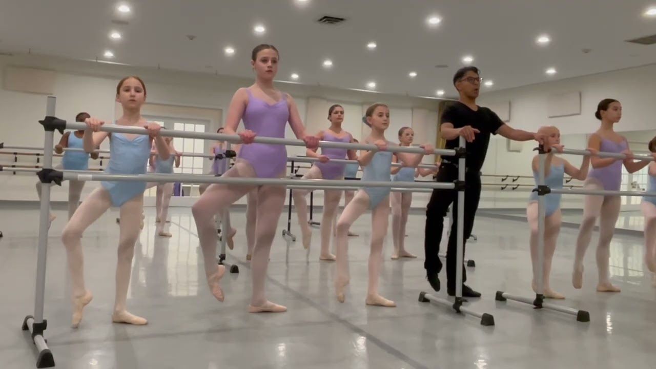 Kids Ballet Class / Julio Alegria
