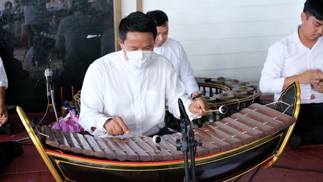 เดี่ยวระนาดเอกเพลงลาวแพน ทางหลวงชาญเชิงระนาด โดยครูเบิ่ง