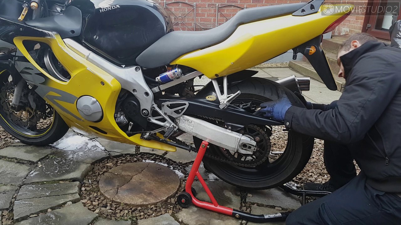 Cbr600F4 Wymiana zabieraków zębatki, tylnego dystansu koła i klocków hamulcowych tylnych. Cz 1.