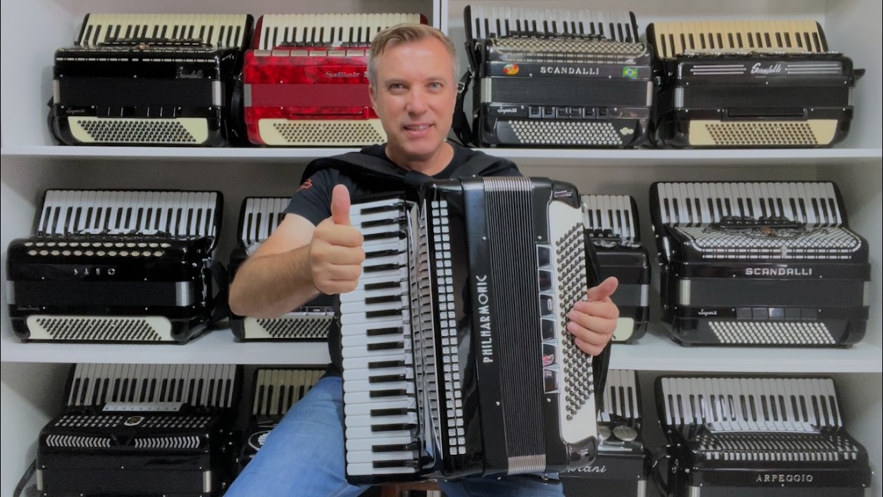 Acordeon Philharmonic - Quarta Polifônica - 13/6 Registros - 11.9 kg - 49 cm