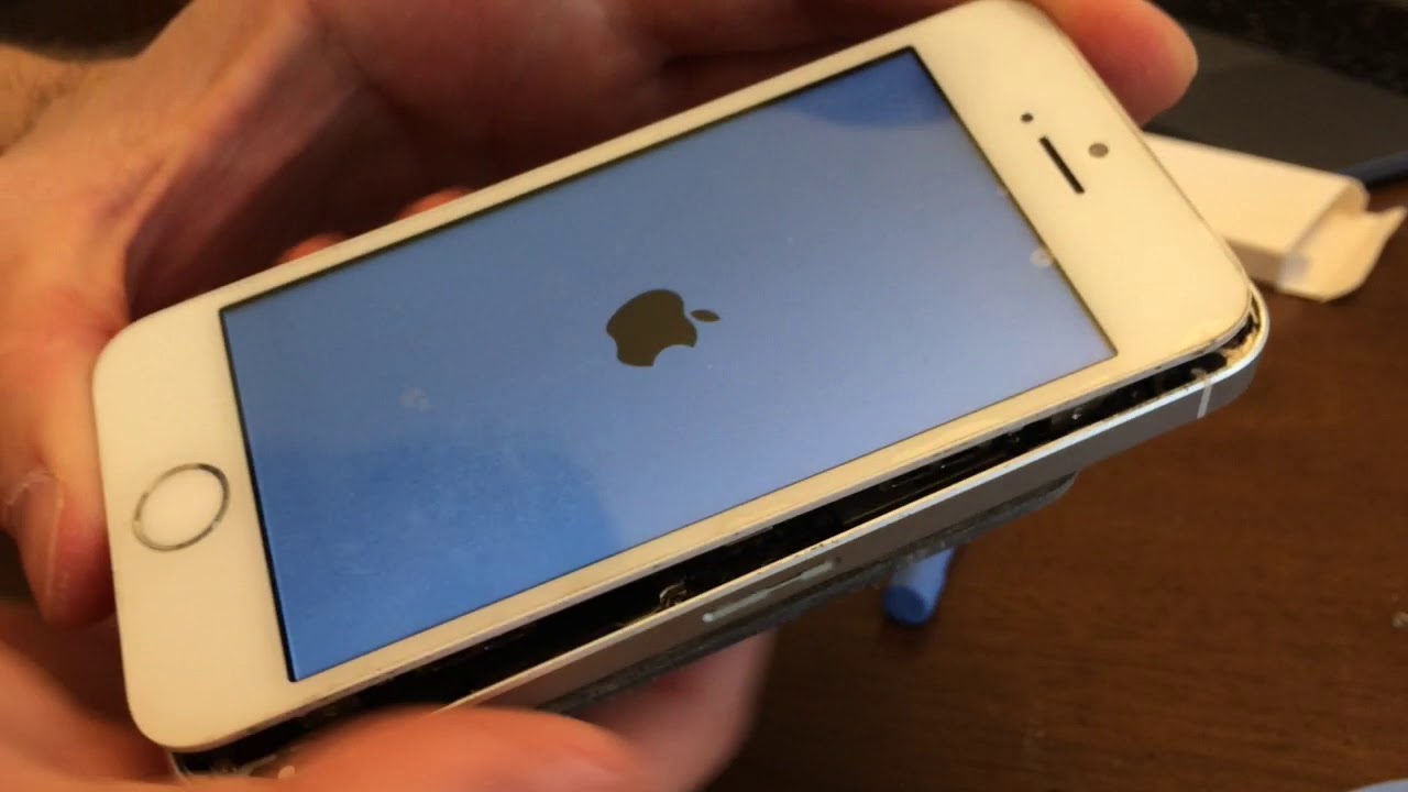 iPhone SE battery replacement DIY, In real time