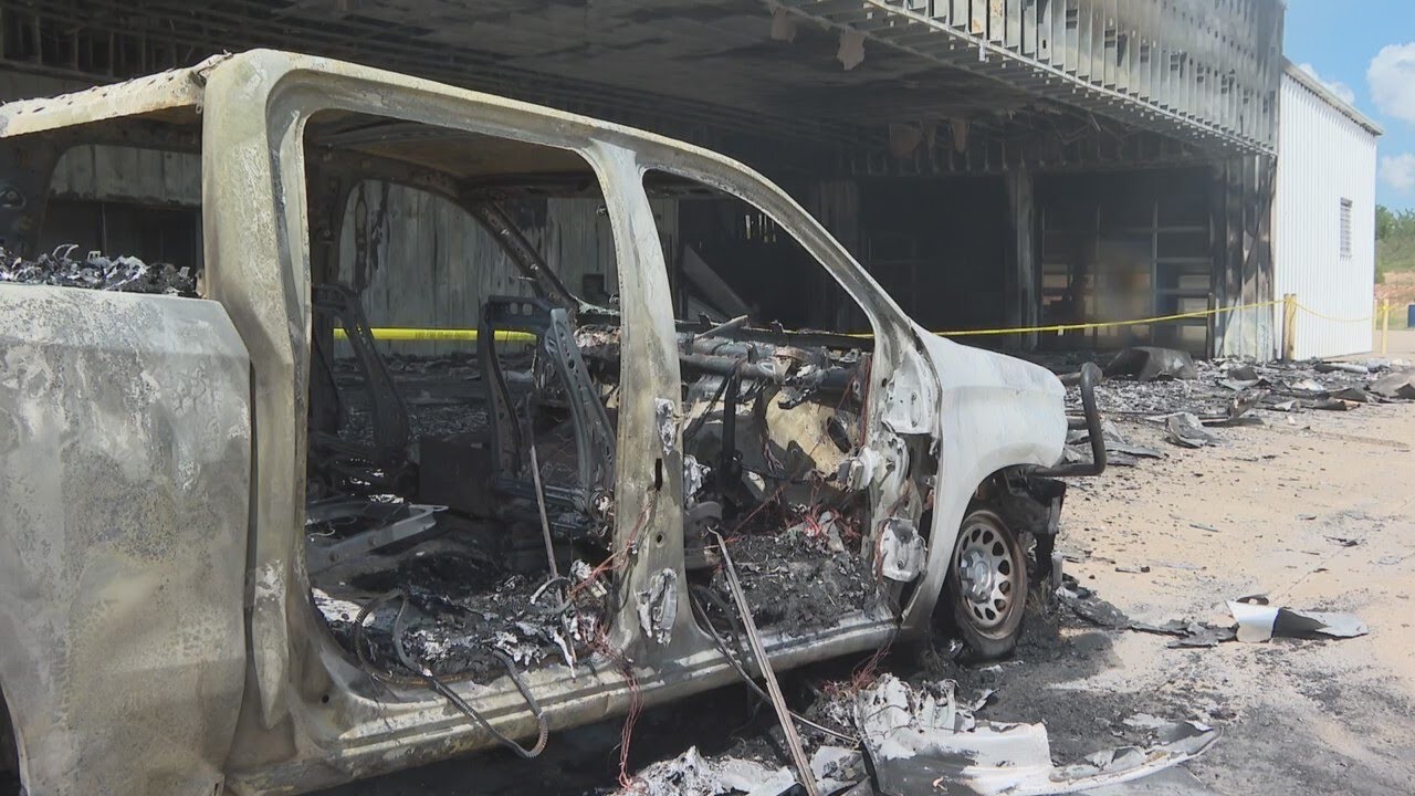 Fire destroys De Queen car dealership