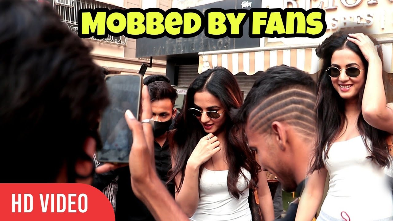 Jannat Movie Actress Sonal Chauhan Mobbed by Fans at BANDRA Mumbai | Viralbollywood