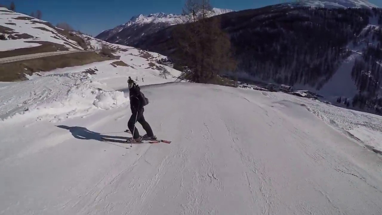 Skiing from Mt Fraiteve to Sestriere Borgata - Vialattea, Italy