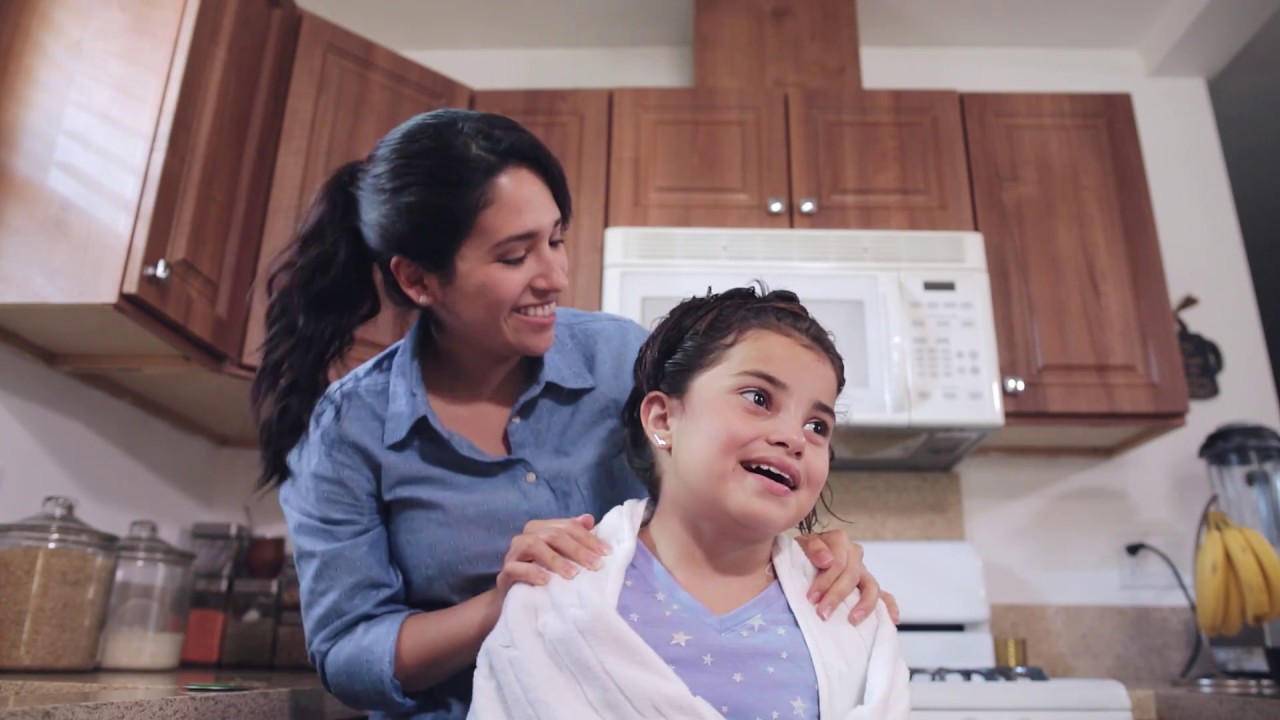 Learn how HERKLIN® eliminates lice in 3 simple steps. Step #2