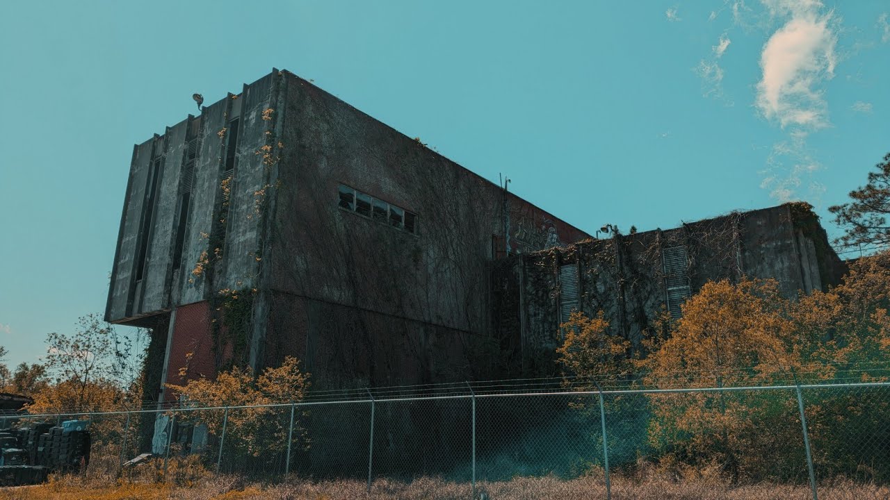 Ruins Of An Old Factory Abandoned For Over 20 Years!!!