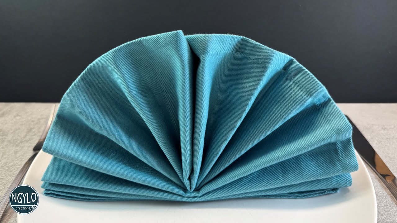 Fan Fold Napkin | DIY Table Decoration Ideas