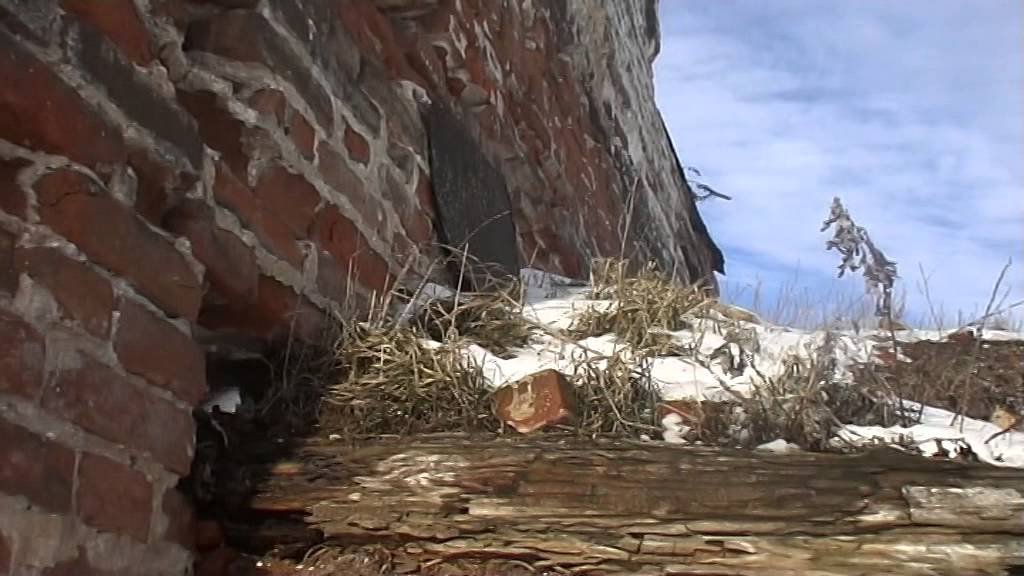 Девушка пела в церковном хоре