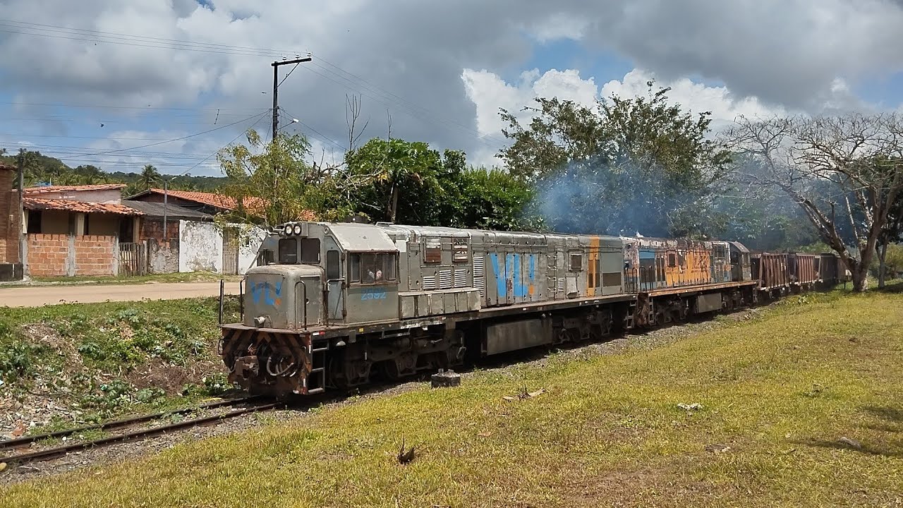 TREM CARREGADO COM DUPLA DE U20C UMA VLI E UMA FCA DETERIORADA.