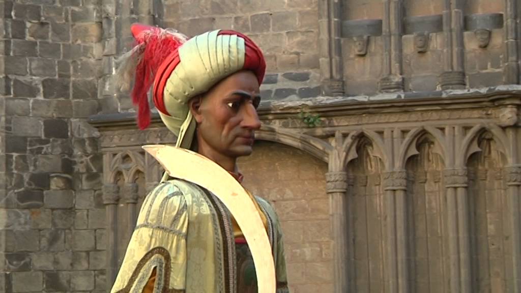 Els gegants del Pi originals ballen per Sant Josep Oriol
