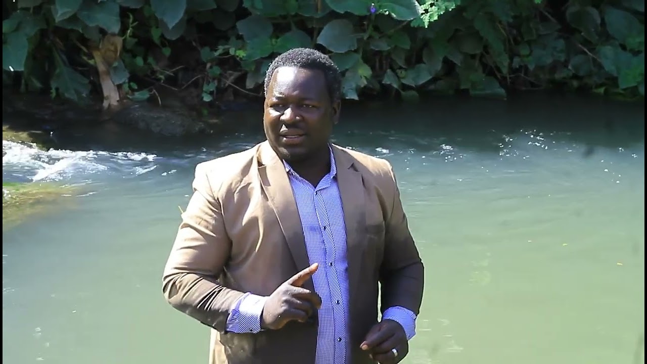 MMOJA AKIOKOLEWA MBINGUNI NI SHEREHE KUBWA TAZAMA TUKIO ZIMA LA UBATIZO /MCH MWAIJANDE