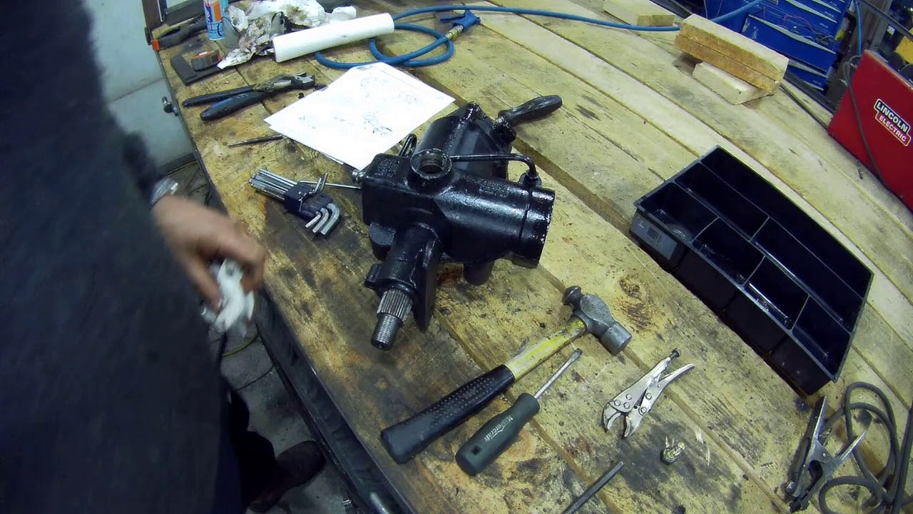 Land Rover Adwest steering box overhaul part 1. Stripping the box