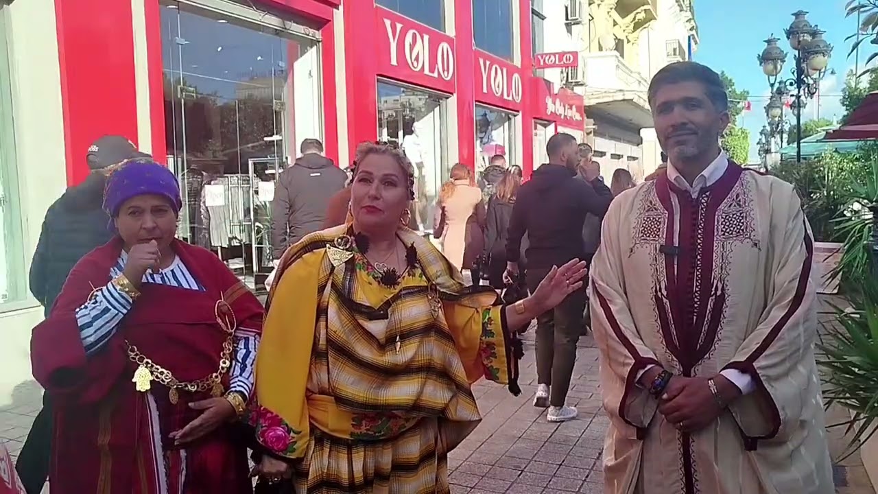 جولة باللباس التقليدي وسط العاصمة تونس 