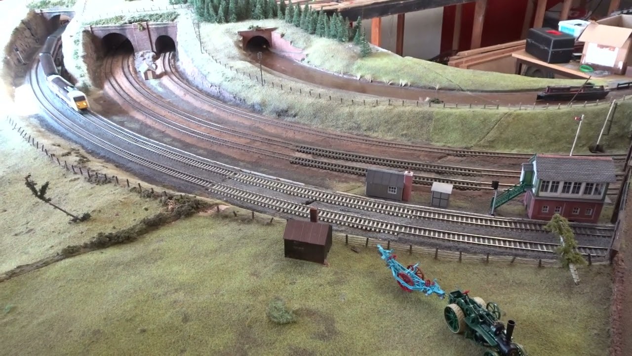 B.M.Rly.S: The ACCURASCALE is, Class 89 BR INTERCITY No.89001, is running on OO Gauge Layout. (V7)