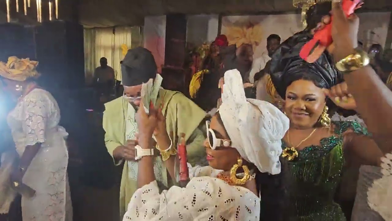 Zion ladies elite club of Nigeria on the dance floor. 😜😎 atf Mrs Gloria Edosomwan mum Remembrance