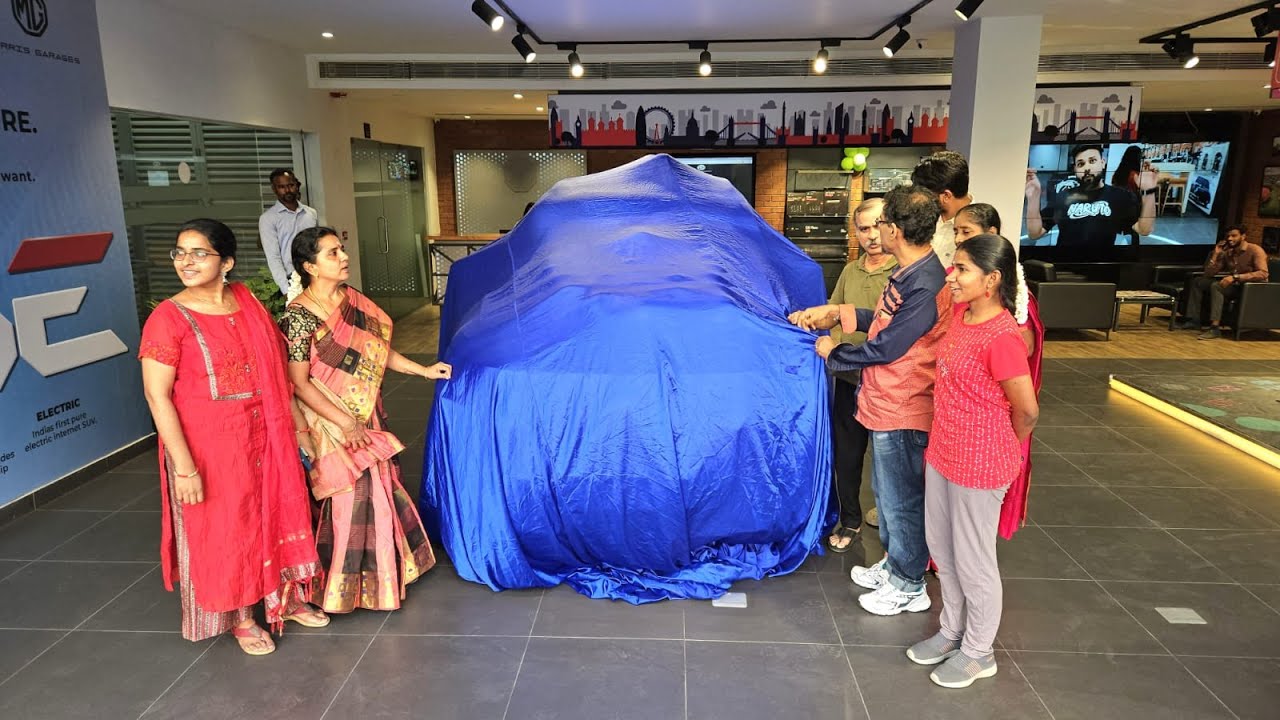 Taking Delivery of MG Hector Plus | Receiving from home, Key Handover, Exterior, Interior & Driving