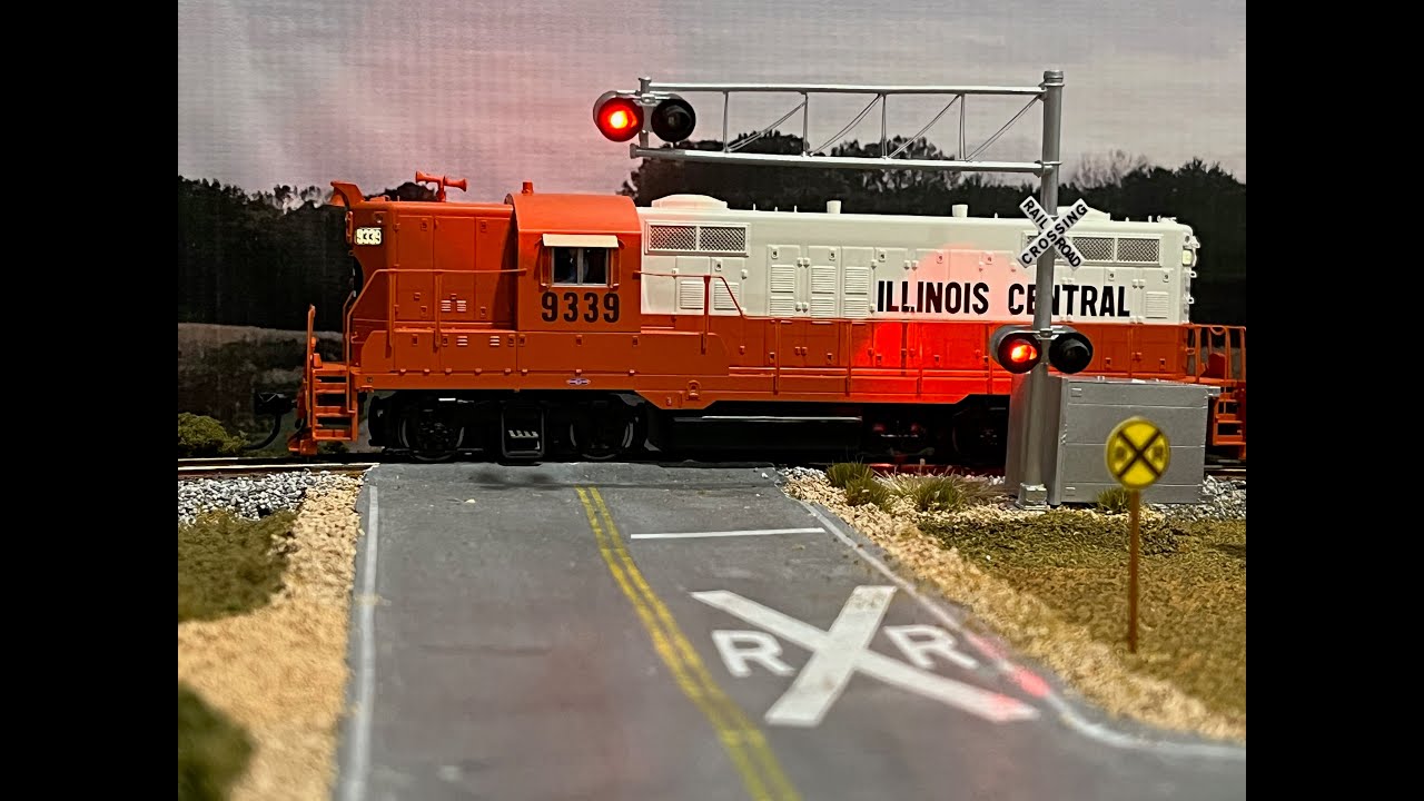 Illinois Central GP9 mixed freight operating session, August 2024