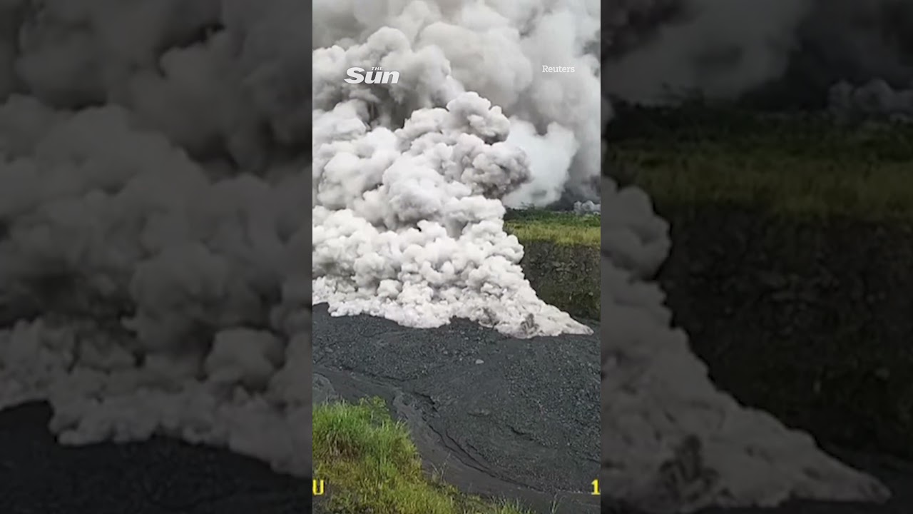Huge Mount Semeru volcanic eruption captured in dramatic time-lapse footage