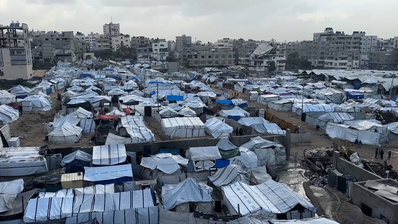خيام النازحين تتكدّس في مساحات ضيّقة بلا مقومات حياة في مدينة غزة