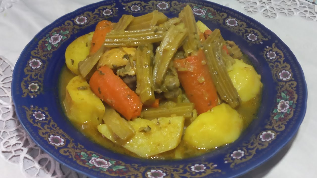 هاد النهار شاركت معاكم طبق ديال الدجاج بالبطاطا والجزر والخرشف كيجي رااائع أو بنييين بزاف بزاف 😋🔔🇲🇦👉