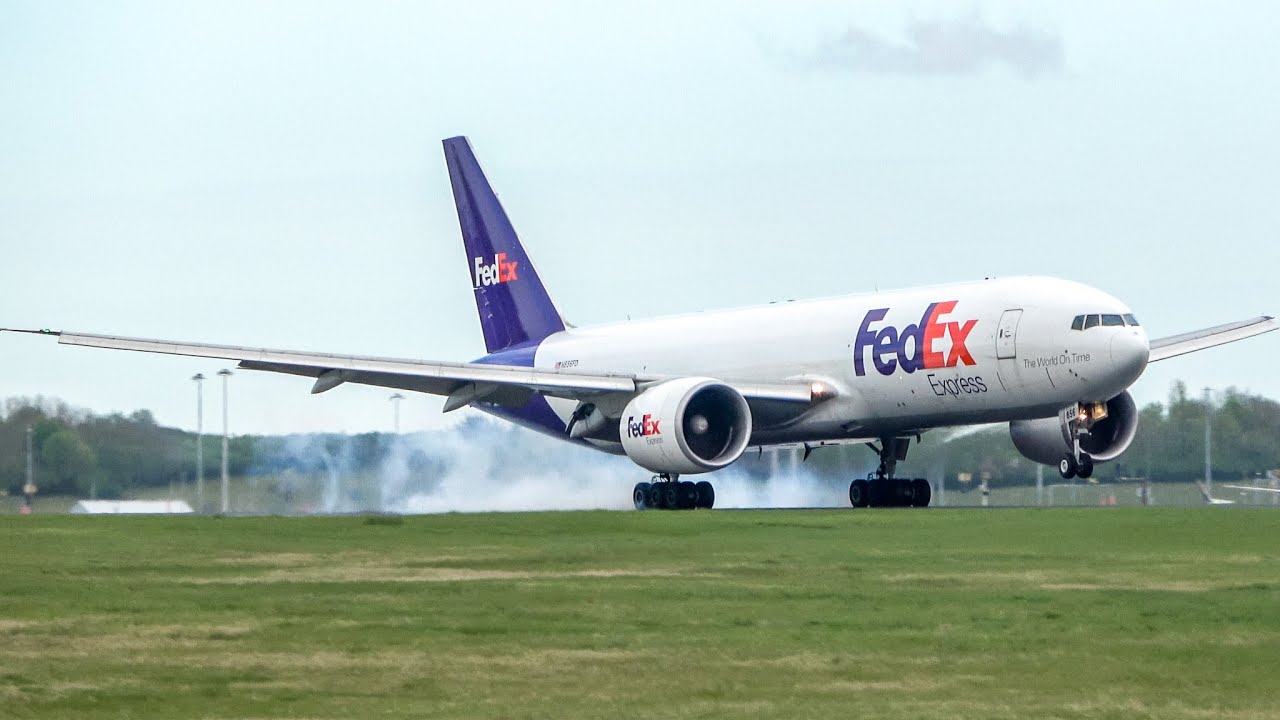20 MINS of London Stansted Airport Plane spotting | Runway 22 Arrivals and Departures