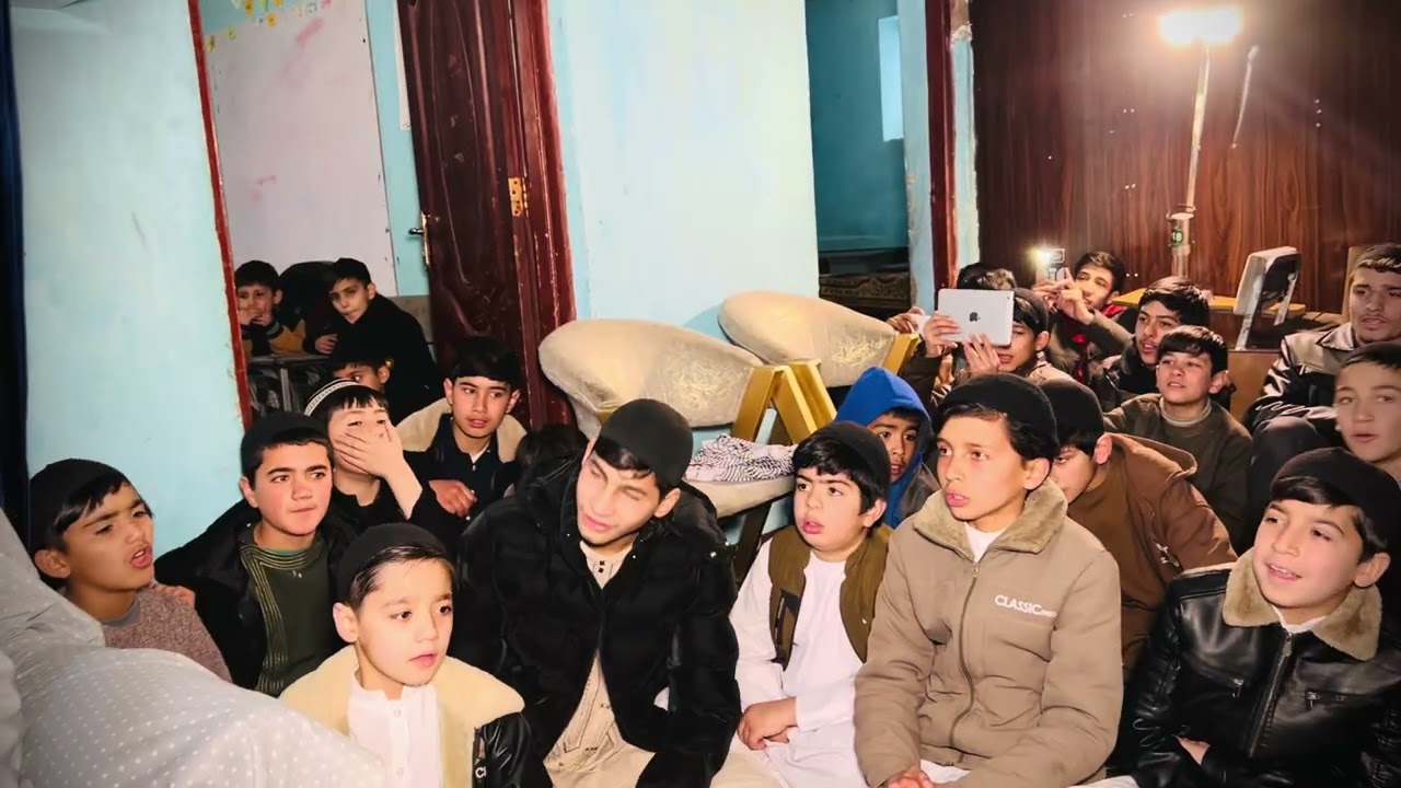 تلاوتِ سوره کهف استاد وصال احمدی» در یکی از برنامه هایی قرآنی در حضورِ استاد «حَجاج همایون نوری»،✨