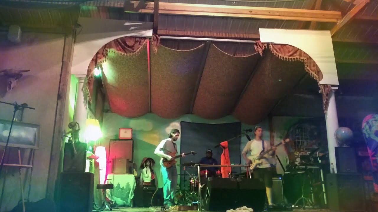Strange Array    &lsquo;To Runaway&rsquo;