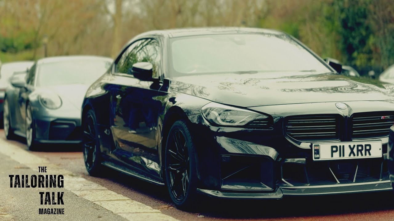 BMW M2 G87 в окружении Porsche на мероприятии London Cars & Coffee