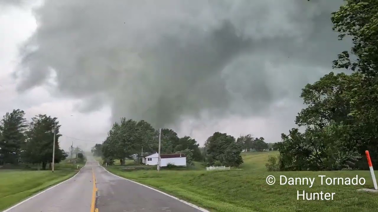 The Marion, Illinois tornado AS IT FORMED - May 16, 2025