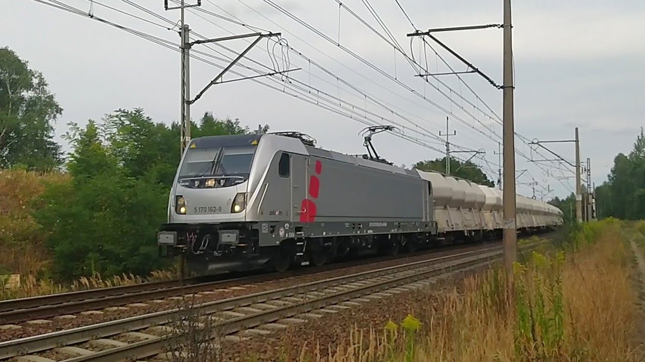 Traxx DC3 E594 012 ze składem gruszek wyjeżdża z Zielonej G&oacute;ry